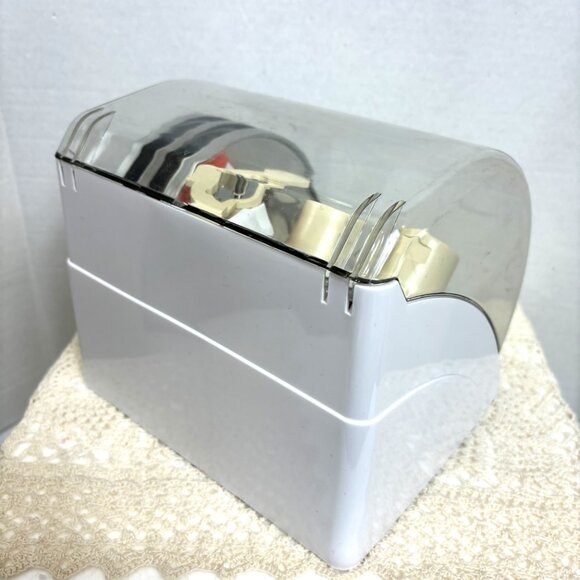 Six Cuisinart Blades & Disc Holder Model: BDH-2C - Picture 8 of 8